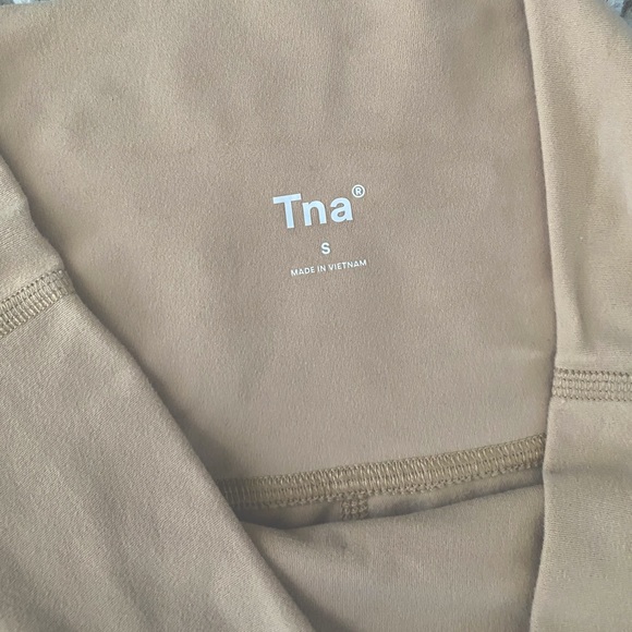 Aritzia TNABUTTER™ Atmosphere Hi-Rise 9" Short - Picture 2 of 3